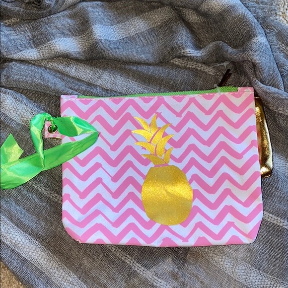 NWT 2 pouches. - Picture 8 of 12